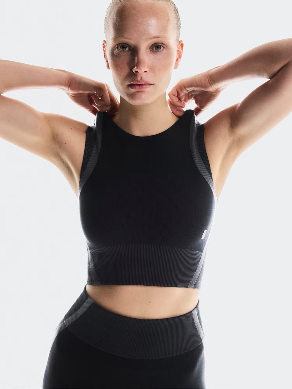 On Cloud Studio Knit Top Training Crop Top Workout Athletic Stretch Black